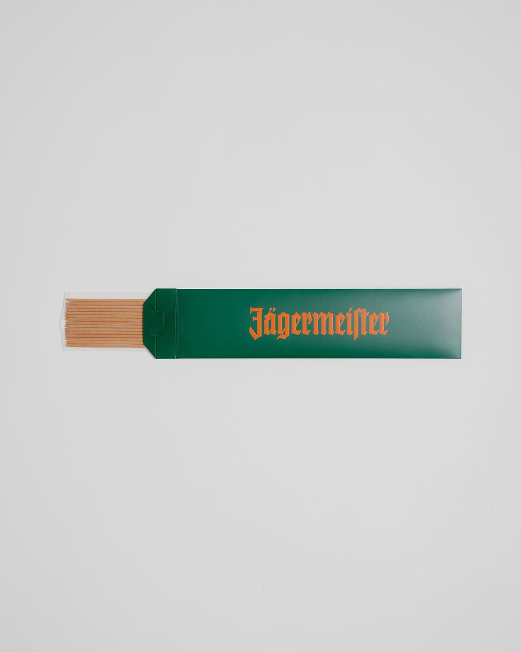 Caixa Jägermeister com pauzinhos de incenso de madeira
