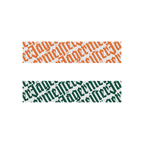 Dois designs com padrão de texto da Jägermeister sobre um fundo branco