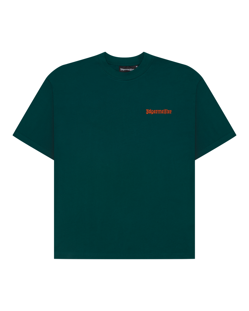 T-shirt verde Jägermeister com um pequeno logótipo em texto laranja no peito.