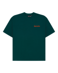 T-shirt verde Jägermeister com um pequeno logótipo em texto laranja no peito.